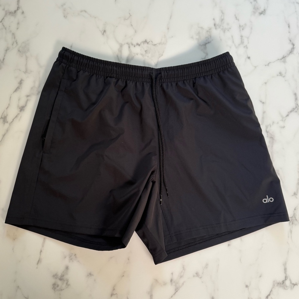 Alo 7” Circuit Short Short - Size Large